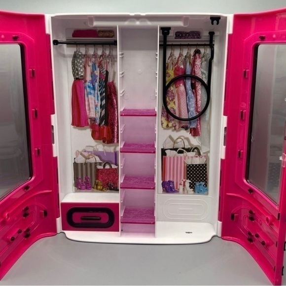 Mattel Barbie Pink Portable Carrying Wardrobe Closet With Handle 2015 - Picture 2 of 7